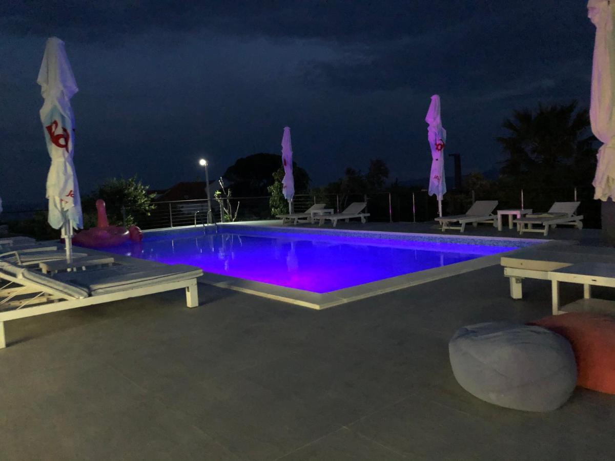 Dela Bed and Breakfast Χβαρ Εξωτερικό φωτογραφία