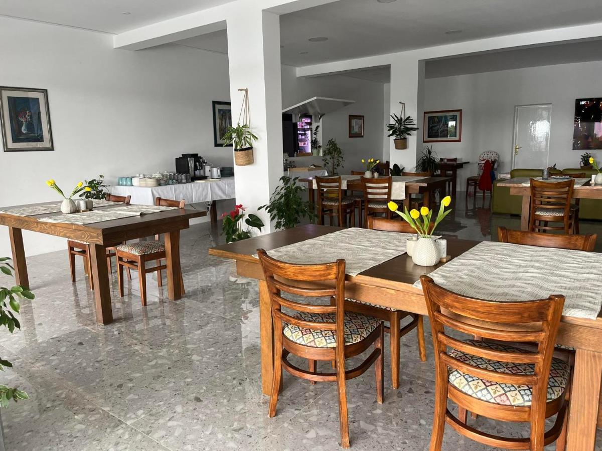 Dela Bed and Breakfast Χβαρ Εξωτερικό φωτογραφία