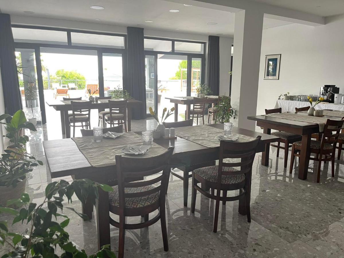 Dela Bed and Breakfast Χβαρ Εξωτερικό φωτογραφία
