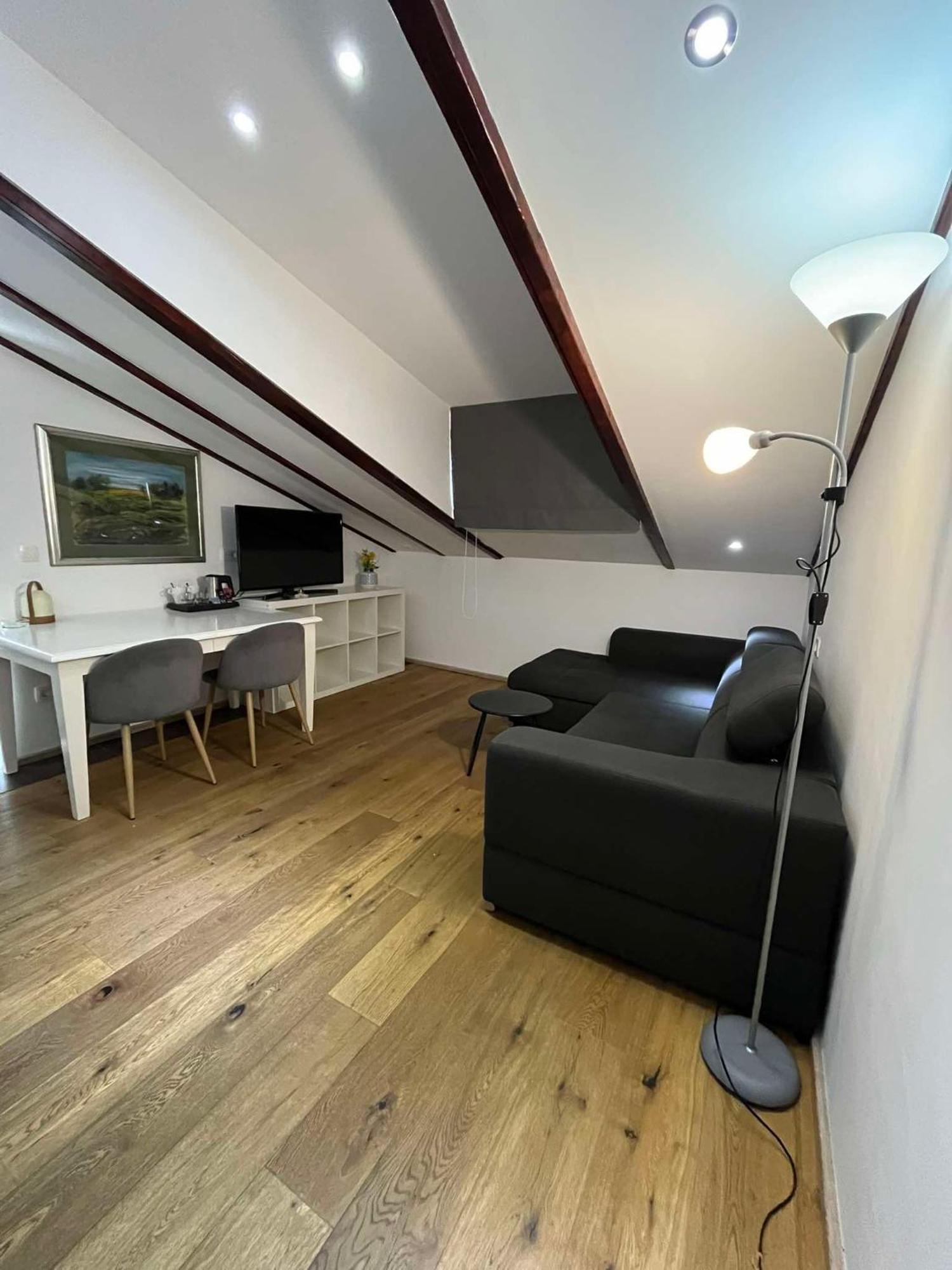 Dela Bed and Breakfast Χβαρ Εξωτερικό φωτογραφία